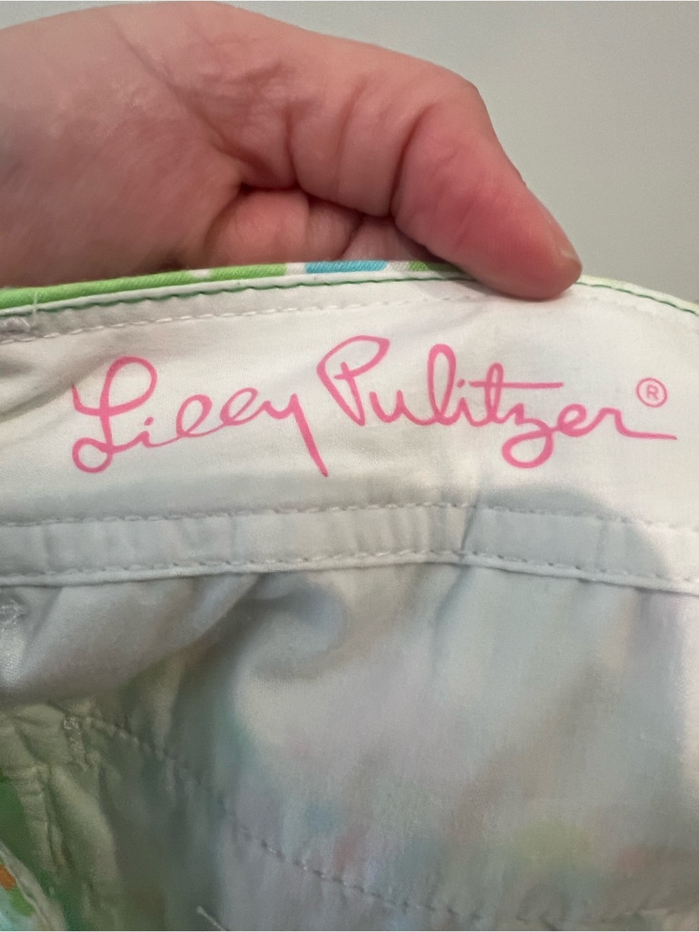 Lilly Pulitzer Scallop Hem Tropical Print Shorts Size 4 (The Buttercup Short) - Picture 2 of 16